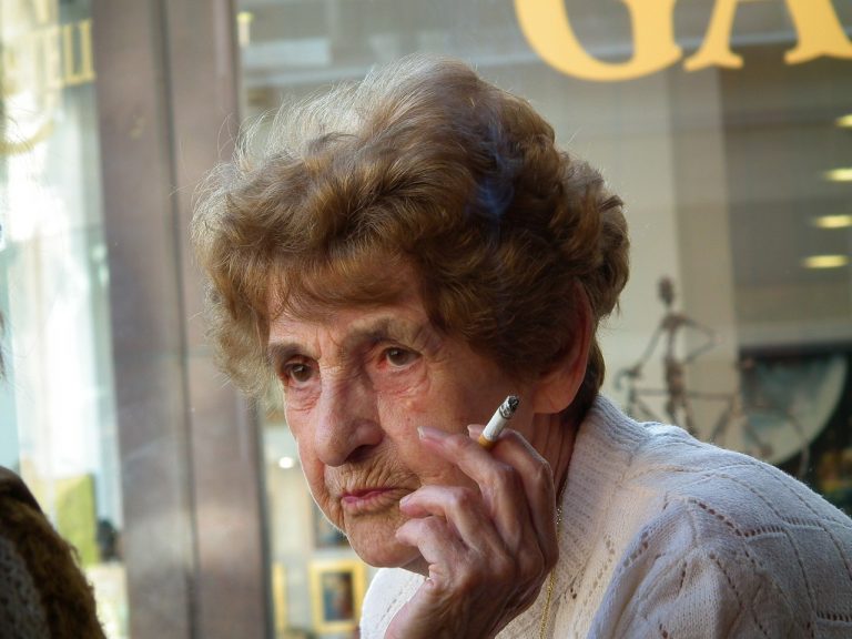 Rauchen im Alter – Lohnt Aufhören noch? - cool aging